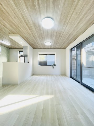 【居間・リビング】 | 春日市松ヶ丘3丁目　戸建て