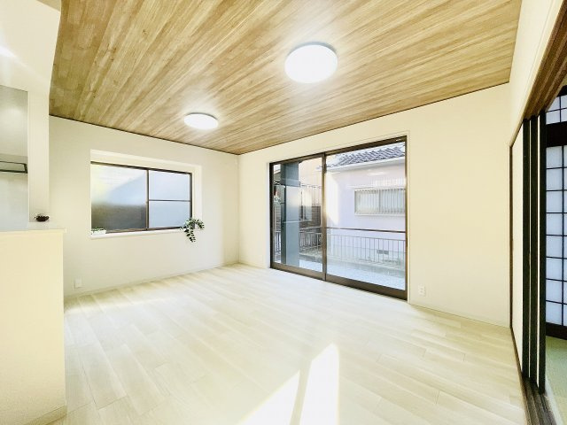 【居間・リビング】 | 春日市松ヶ丘3丁目　戸建て