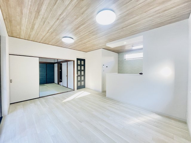 【居間・リビング】 | 春日市松ヶ丘3丁目　戸建て