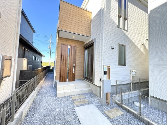 三郷市彦成１丁目新築戸建（彦成８期）のエントランス|エントランス・玄関ポーチ