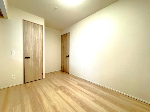 ◆京阪鴨東線「神宮丸太町」駅徒歩９分◆築浅３LDK角住戸◆ペット飼育可能◆ローレルコート京都御所東の洋室|洋室