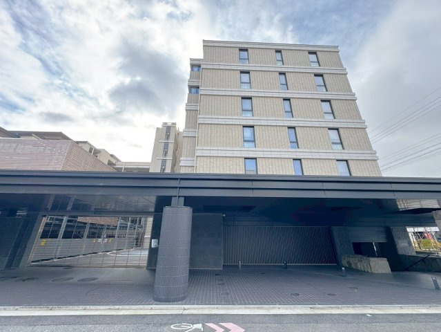 ◆京阪鴨東線「神宮丸太町」駅徒歩９分◆築浅３LDK角住戸◆ペット飼育可能◆ローレルコート京都御所東の外観|外観