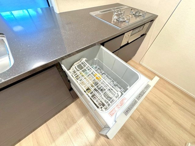 ◆京阪鴨東線「神宮丸太町」駅徒歩９分◆築浅３LDK角住戸◆ペット飼育可能◆ローレルコート京都御所東のキッチン|食器洗浄乾燥機