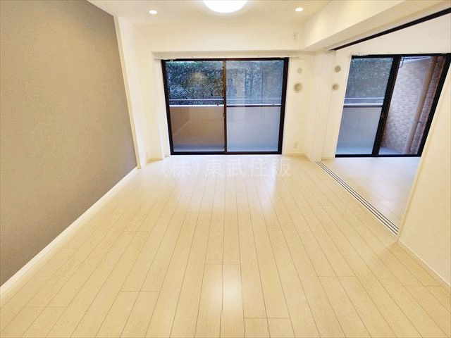 【居間・リビング】 | ダイアパレス志木５ | こちらのリビングで趣味の時間をお楽しみください