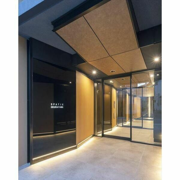 スパシエ大倉山のエントランス