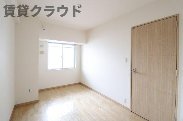 エコロジー千葉みなとレジデンスの寝室|広くて明るい寝室