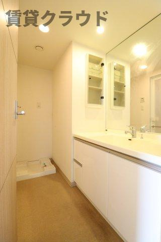 エコロジー千葉みなとレジデンスの洗面所|朝の準備に活躍する、洗髪洗面化粧台！