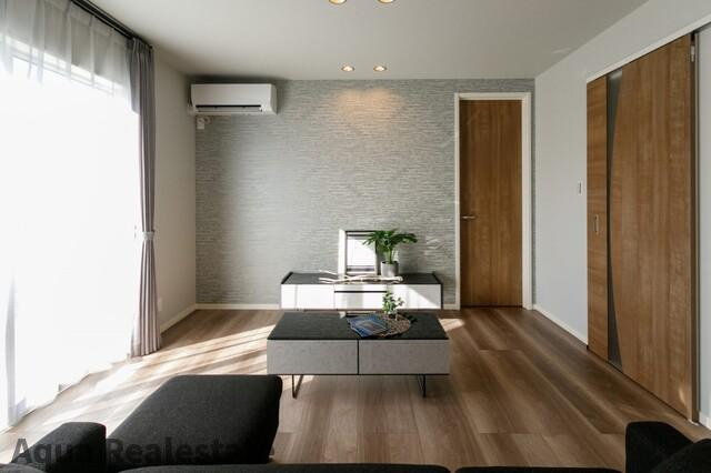 高松市新田町　新築未入居戸建ての居間・リビング|居間です