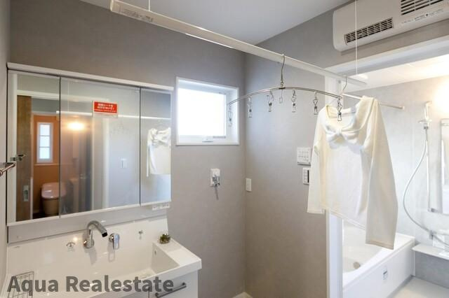 高松市新田町　新築未入居戸建ての独立洗面台|独立洗面台あり、毎朝おしゃれに忙しい女性の方におすすめです