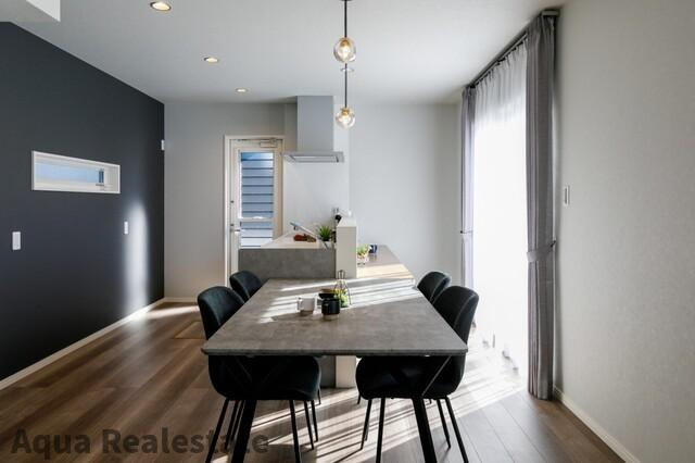 高松市新田町　新築未入居戸建ての居間・リビング|おしゃれなリビングです