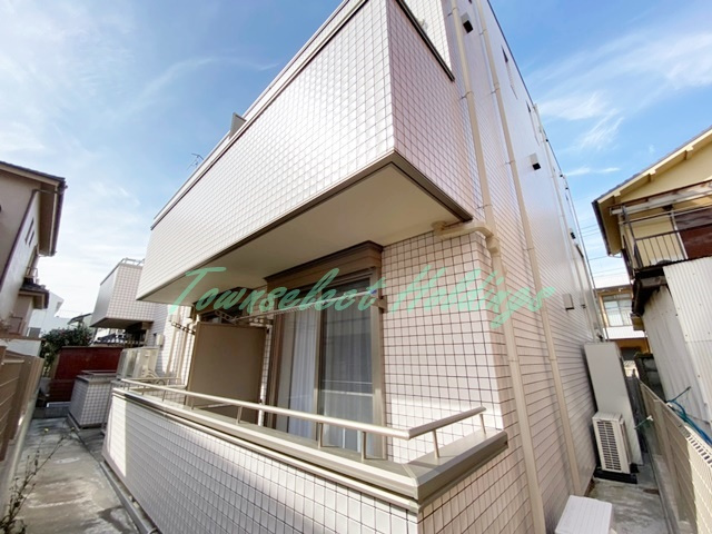 平塚市八重咲町のアパートの外観