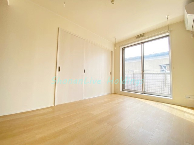 平塚市八重咲町のアパートの居間・リビング|使いやすいリビングになります♪