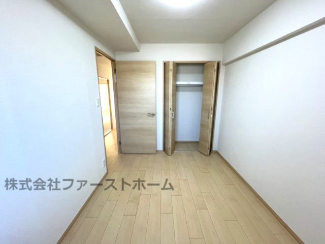 ネオハイツ瀬戸の洋室|床、壁、建具までリフォーム済です