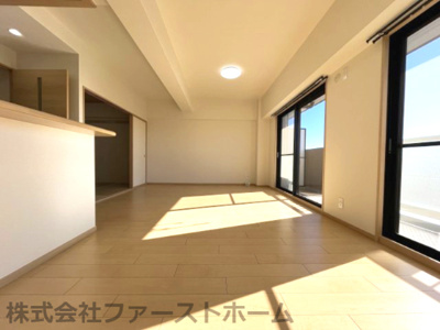 【居間・リビング】 | ネオハイツ瀬戸 | 5階ですが高台につき日当たり良好