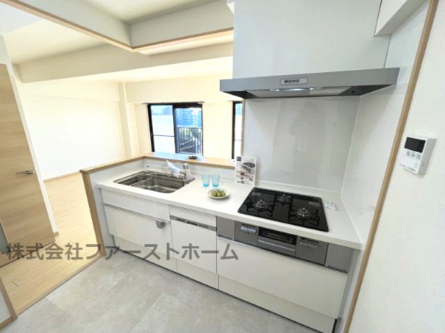 ネオハイツ瀬戸のキッチン|人気の対面式システムキッチン（LIXIL製）