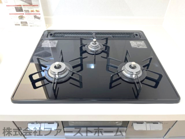 ネオハイツ瀬戸のキッチン|掃除しやすいガラストップコンロ