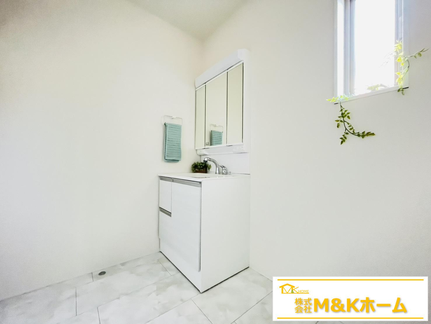 知多市寺本台3丁目　全2棟　1号棟の洗面所|洗面室　シャワー付きの洗面化粧台♪