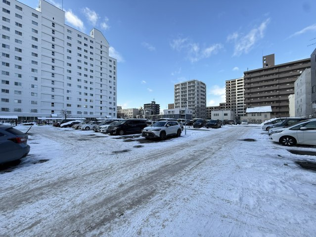 シーアイマンション円山　西棟の駐車場