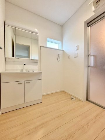 本庄市小島　第5　新築一戸建て　クレイドルガーデン　01の独立洗面台