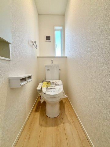 本庄市小島　第5　新築一戸建て　クレイドルガーデン　01のトイレ