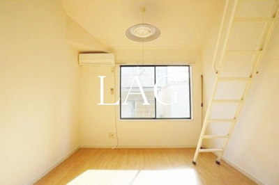 【居間・リビング】 | ＣＲＡＤＬＥ | 洋室のお部屋です。