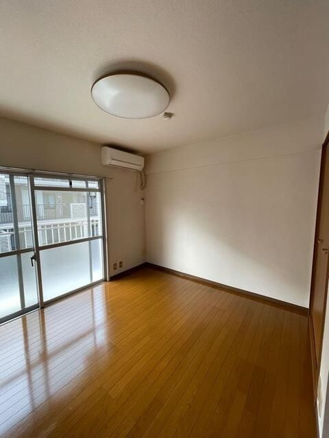 グランドパレス西千葉の居間・リビング