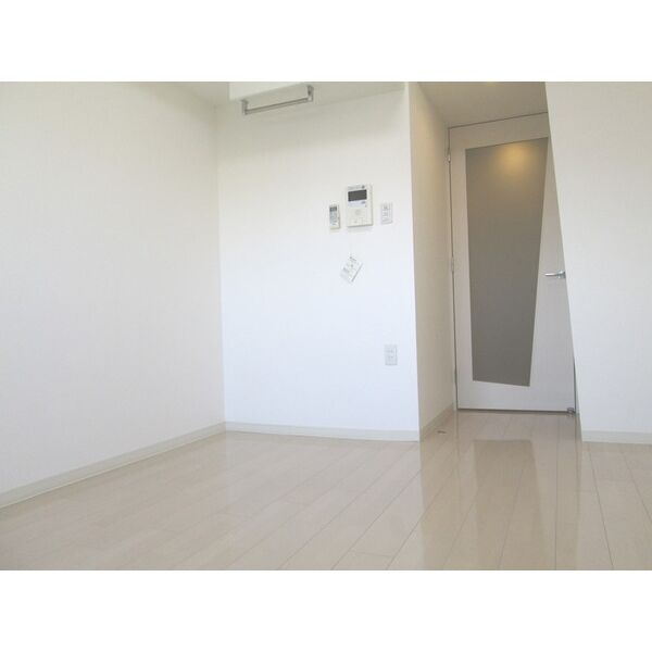 セレニテ新大阪弐番館の居間・リビング