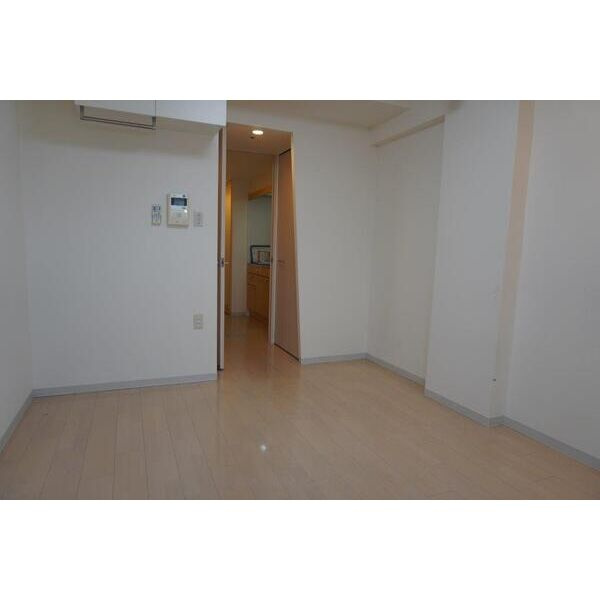 セレニテ新大阪弐番館の居間・リビング