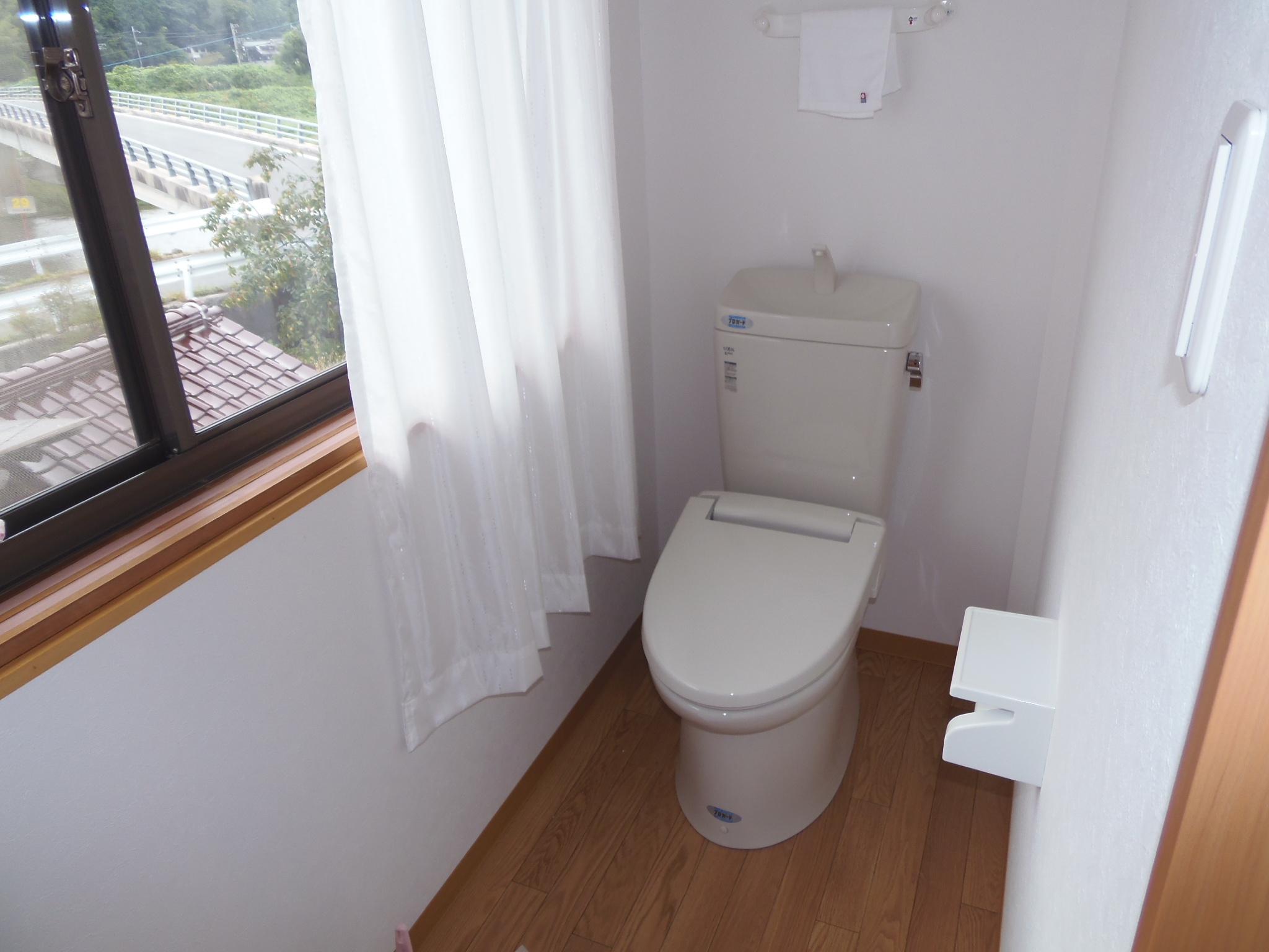 丹波市山南町大谷の中古一戸建のトイレ|2階