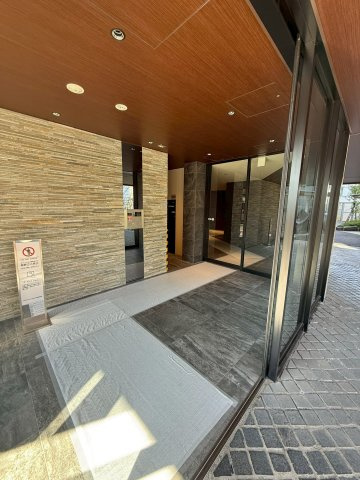 グランウィッシュ四ツ木のエントランス