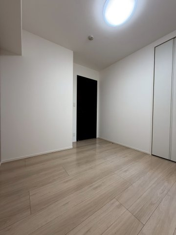 グランウィッシュ四ツ木の洋室