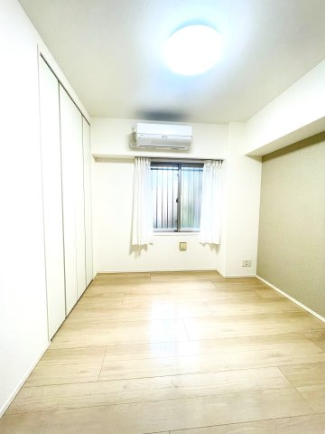 グランウィッシュ四ツ木の洋室