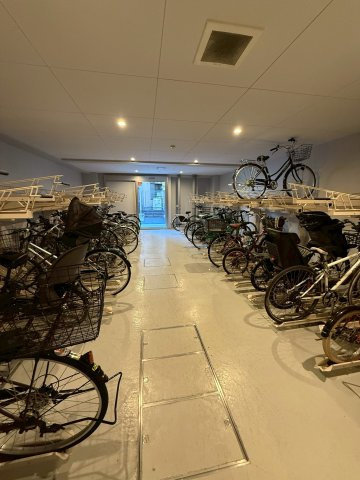 グランウィッシュ四ツ木の駐輪場