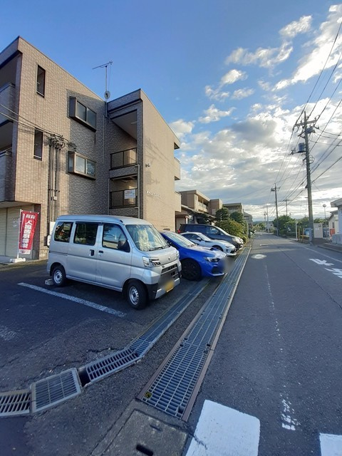 メインプレイスの駐車場