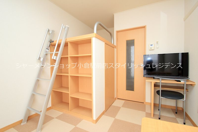 レオパレスSHIBATAⅢのその他|本棚・ウォークインクローゼット付き