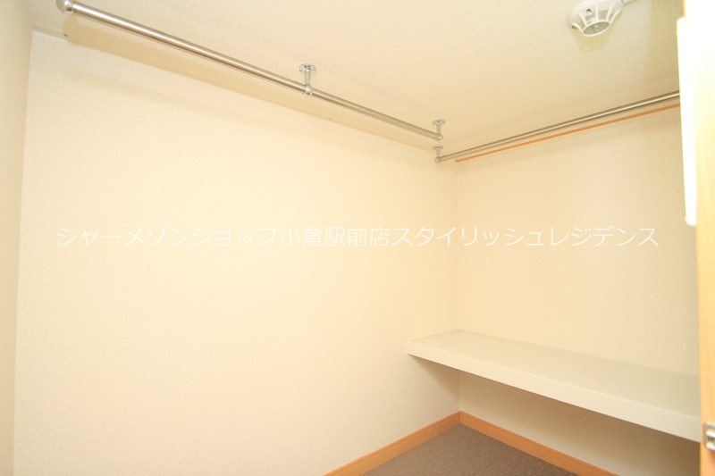 レオパレスSHIBATAⅢの収納|ウォークインクローゼット