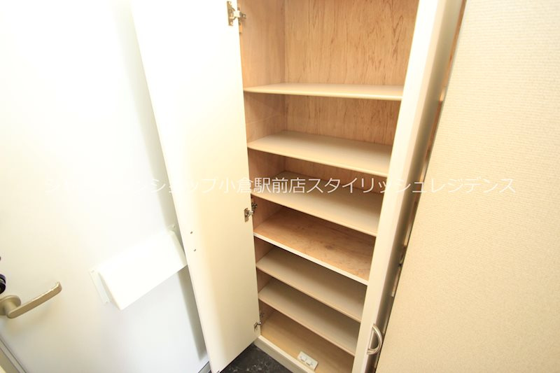 レオパレスSHIBATAⅢの収納|収納たっぷりシューズBOX