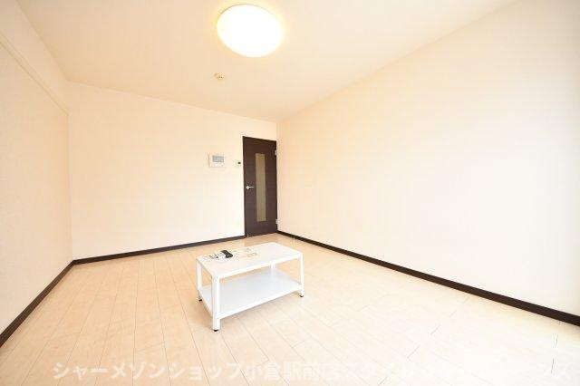 レオネクストKUZUHAの居間・リビング