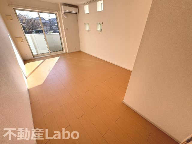 徳島市八万町夷山のアパートの洋室