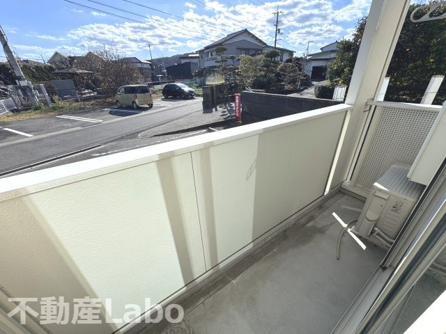 徳島市八万町夷山のアパートのバルコニー