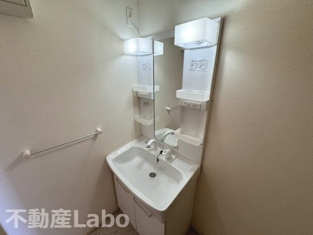 徳島市八万町夷山のアパートの洗面所