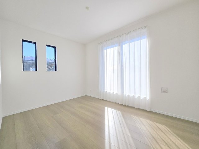 青梅市新町9丁目　全1棟の洋室