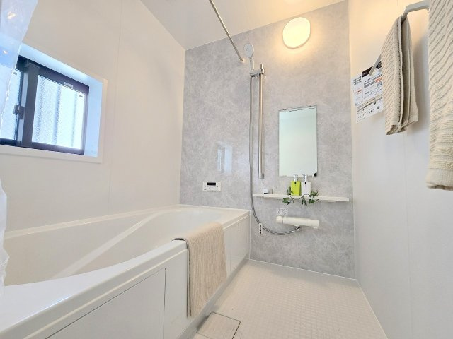 青梅市新町9丁目　全1棟の浴室