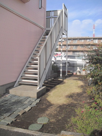 マグノリアＨＯＵＳＥのエントランス|お洒落なアパート入口部分