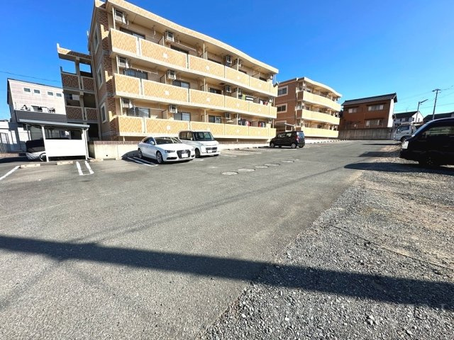 プログレスの駐車場