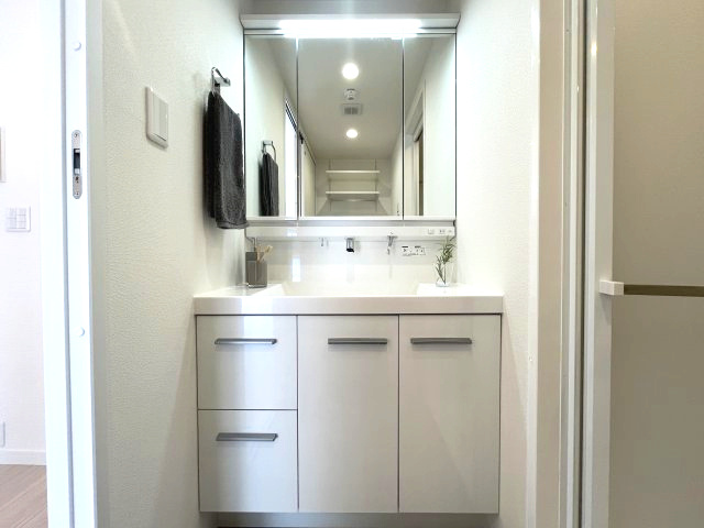 エステ・スクエア新所沢の独立洗面台|清潔感のある洗面所です。