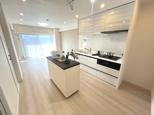 エステ・スクエア新所沢のキッチン|シンプルなデザインのキッチンです。幅広い家具に合いそうですね。