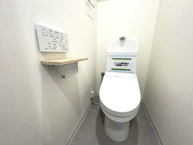 エステ・スクエア新所沢の玄関|収納が豊富な玄関です。