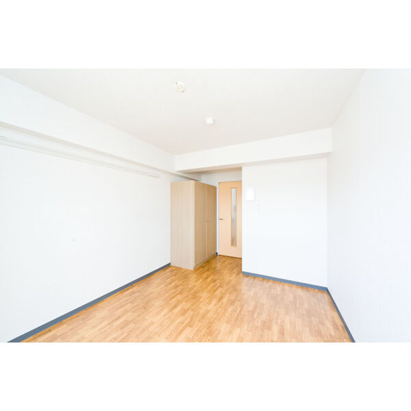 エル・セレーノ西院Ⅱ番館の居間・リビング