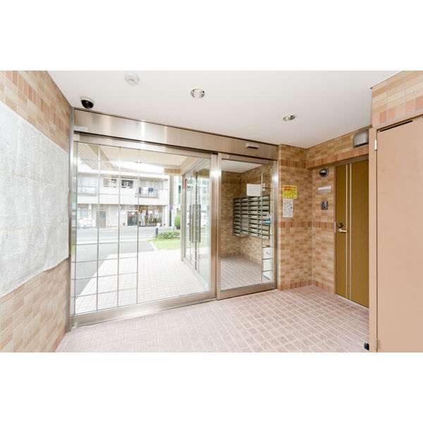 エル・セレーノ西院Ⅱ番館のエントランス